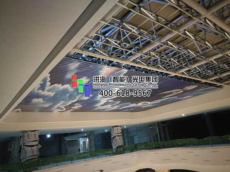 洪海LED天幕在臨沂齊魯園廣場正安裝施工！